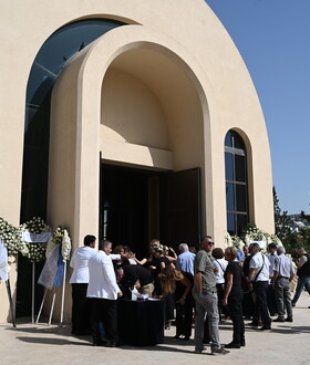 Τροχαίο στη Λιβύη: Σε κλίμα οδύνης η κηδεία των δύο αδελφών