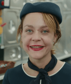 «Airhostess- 737»: Το αφιέρωμα του New Yorker στην ταινία του Θανάση Νεοφώτιστου