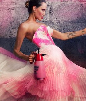 Η Άνι Λίμποβιτς φωτογραφίζει την Αντζελίνα Τζολί για το εξώφυλλο της Vogue