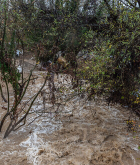 Κακοκαιρία Elias: Μήνυμα του 112 στο Μαντούδι- «Το νερό έχει φτάσει στο ένα μέτρο»