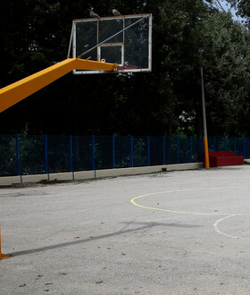 Μαθήτρια έπεσε από μπαλκόνι γυμνασίου στο Πέραμα