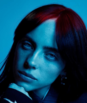 H Billie Eilish απαντά αν την ελκύουν οι γυναίκες: «Δεν είναι προφανές;»