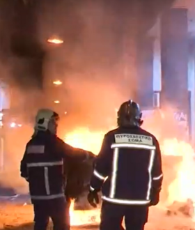 Ένταση και πύρινα οδοφράγματα σε Εξάρχεια και Θεσσαλονίκη