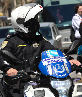 Επεισόδια στου Ρέντη: Δεκάδες γονείς έκλεισαν την Πέτρου Ράλλη- Στους 424 οι προσαχθέντες