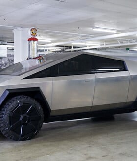 Νέο πλήγμα για την Tesla: Ανακαλούνται σχεδόν όλα τα Cybertrucks