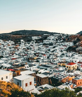Ρόδος: Μηχανικός με άνοια εμφανιζόταν ως «υπογράφων» στις παράνομες άδειες δόμησης