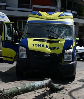 Παγκράτι: Πως συνέβη το ατύχημα με το ασθενοφόρο - Σοβαρά τραυματισμένα τρία άτομα