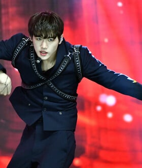 K-pop καλλιτέχνης σπάει τα ταμπού της βιομηχανίας: Έκανε coming out  επί σκηνής στο Λος Άντζελες