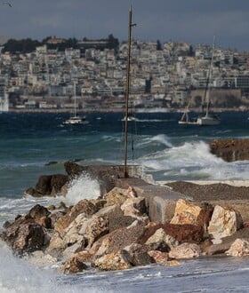 Απαγορευτικό απόπλου για ορισμένα δρομολόγια λόγω ισχυρών ανέμων