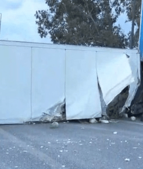 Ανατροπή νταλίκας στον Σκαραμαγκά - Κλειστό το ρεύμα προς Αθήνα