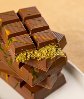 Πώς μια εγκυμοσύνη «γέννησε» την Dubai chocolate που κατέκτησ ετον κόσμο;