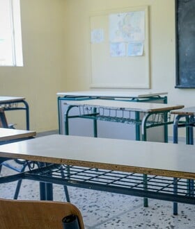 Αχαΐα: Καθηγητές ξέχασαν δύο μαθήτριες γυμνασίου σε κατάστημα καθ’ οδόν για σχολική εκδρομή