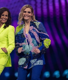 Eurovision 2025: Ο σχεδιαστής πίσω από το εκκεντρικό outfit της παρουσιάστριας, Hazel Brugger