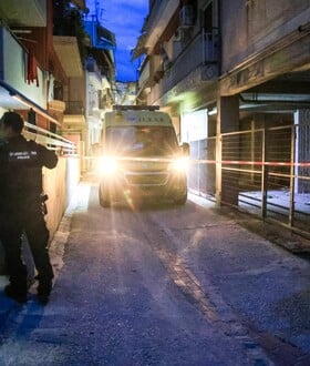 Λάρισα: «Τη μαχαίρωσα μετά τον καβγά» είπε στους αστυνομικούς ο 21χρονος που σκότωσε την μητέρα του 