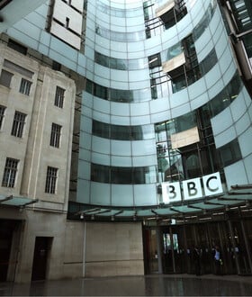 Το BBC απαντά σε καταγγελία για τον ισχυρισμό του ότι το βιολογικό φύλο «δεν μπορεί να αλλάξει»