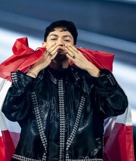 Eurovision: Γλυκόπικρη η νίκη του JJ για την Αυστρία - «Θα φέρει και τη βαλίτσα με τα λεφτά» λέει ο ORF