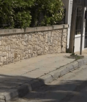 Γλυκά Νερά: Βίντεο από τον άγριο ξυλοδαρμό του 50χρονου από τον 17χρονο 
