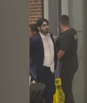Δολοφονία Ισραηλινών στην Ουάσινγκτον: Η στιγμή που ο δράστης φωνάζει «ελευθερία στην Παλαιστίνη»