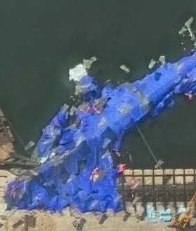 Βόρεια Κορέα: Νέες δορυφορικές εικόνες από το κατεστραμμένο πολεμικό πλοίο του Κιμ Γιονγκ Ουν 