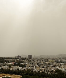 Καιρός: Πότε θα σταματήσουν οι βροχές - Πότε υποχωρεί η αφρικανική σκόνη