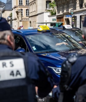 Απεργοί οδηγοί ταξί στο Παρίσι απειλούν να αποκλείσουν το Ρολάν Γκαρός