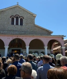 Κηδεία 30χρονου που πνίγηκε στη Λευκάδα: Συγγενείς και φίλοι είπαν το τελευταίο «αντίο»