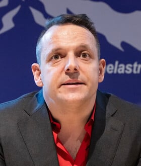 Δρ. Φλόριαν Γουίλετ: Ο εφευρέτης της «κάψουλας αυτοκτονίας» Sarco έδωσε τέλος στη ζωή του