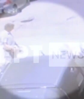 Ξυλοδαρμός ηλικιωμένης από 37χρονο στα Εξάρχεια - Το βίντεο που κατέγραψε τη δράση του