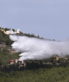 Φωτιά στην Ανάβυσσο: Μήνυμα 112 για εκκένωση προς Αθήνα