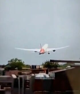 Ο έφηβος που κατέγραψε το αεροσκάφος της Air India να πέφτει «δεν θα ξανασηκώσει τηλέφωνο στον ουρανό»