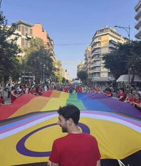 Η Θεσσαλονίκη γεμίζει χρώμα, φωνές και υπερηφάνεια: Σε εξέλιξη το 13ο Thessaloniki Pride
