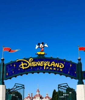 Disneyland: Συνελήφθη Βρετανός που προσπάθησε να παντρευτεί 9χρονη σε ψεύτικη τελετή 