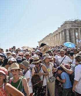 Μπορεί να κλατάρει η Αθήνα από τον τουρισμό;