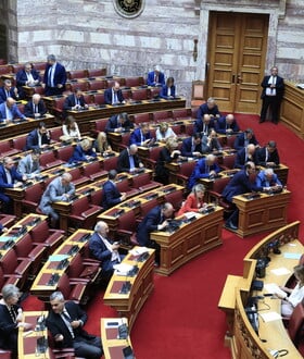 Βουλή: Υπερψηφίστηκε η τροπολογία για το μεταναστευτικό με 177 «ναι»