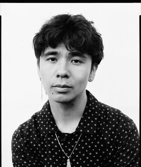 Ocean Vuong: «Πίσω από τη βιτρίνα της χιπστεριάς κρύβεται ο φόβος»