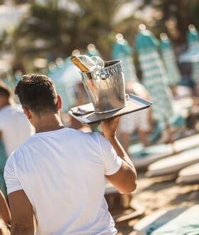 Ένας κανονικός αφελληνισμός