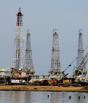 H Chevron επιστρέφει στη Βενεζουέλα με εντολή Τραμπ – Αλλαγή πλεύσης με φόντο το πετρέλαιο και τις ΗΠΑ