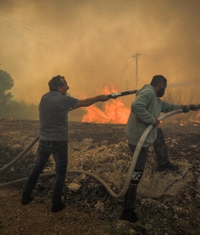 Φωτιά στην Εύβοια: Εκτός ελέγχου τα μέτωπα - Εκκενώνονται οικισμοί, καίγονται γραμμές της ΔΕΗ