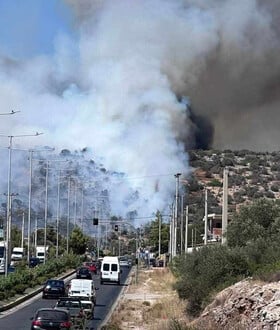 Φωτιά τώρα στη λεωφόρο Βάρης – Κορωπίου