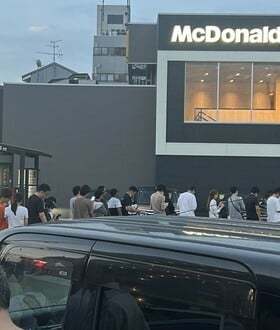 Τα McDonald's μοίραζαν κάρτες Pokemon με Happy Meals κι αυτό οδήγησε σε τεράστιο food waste