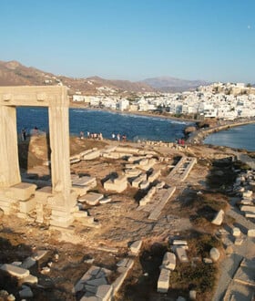 Τροχαίο δυστύχημα στη Νάξο: Νεκρός ένας 20χρονος, σοβαρά τραυματισμένος ο 17χρονος οδηγός