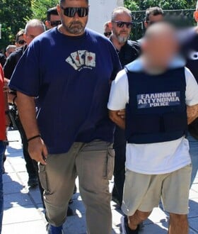 Γυναικοκτονία στον Βόλο: Ο 13χρονος γαντζώθηκε στο λαιμό του πατέρα του για να σώσει τη μητέρα του