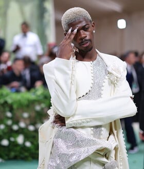 «Ο Lil Nas X στο εδώλιο για επίθεση σε αστυνομικούς αφού εθεάθη στους δρόμους του Λος Άντζελες με τα εσώρουχα