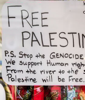 «Με απειλούν από τις ΗΠΑ επειδή λέω “Free Palestine”»