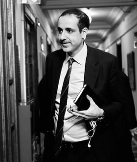 Η Νέα Δημοκρατία και οι δύο επιστροφές που θέλει