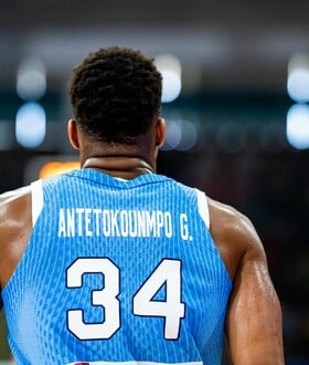 EuroBasket: «Απλώς δώστε το τρόπαιο στην Ελλάδα», γράφε η FIBA
