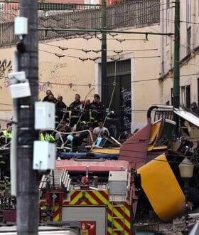 Στους 15 οι νεκροί από τον εκτροχιασμό του ιστορικού τελεφερίκ Γκλόρια στη Λισαβόνα