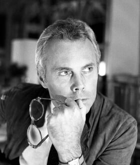 Giorgio Armani: «Η κομψότητα δεν είναι για να σε προσέχουν αλλά για να σε θυμούνται»