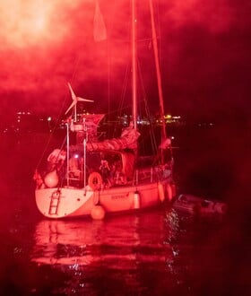 Σύρος: Αναχώρησε για τη Γάζα το πλοίο της ελληνικής αποστολής «Οξυγόνο»