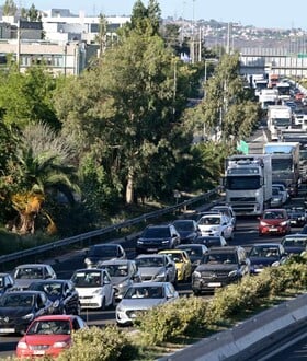 Καραμπόλα πέντε οχημάτων στην Κηφισίας – Σοβαρά κυκλοφοριακά προβλήματα